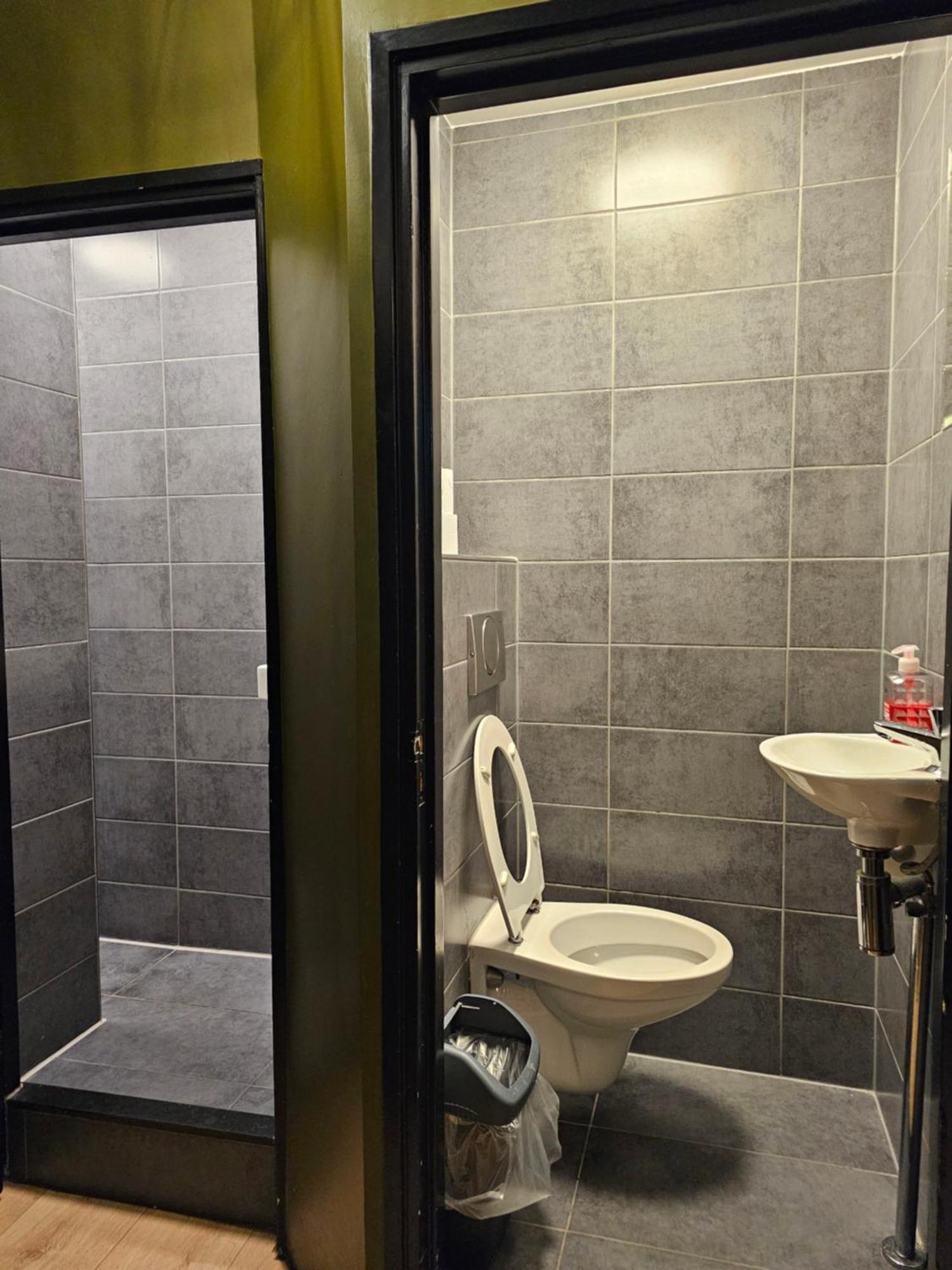 Crossroads Hostel Amsterdam Hostal *