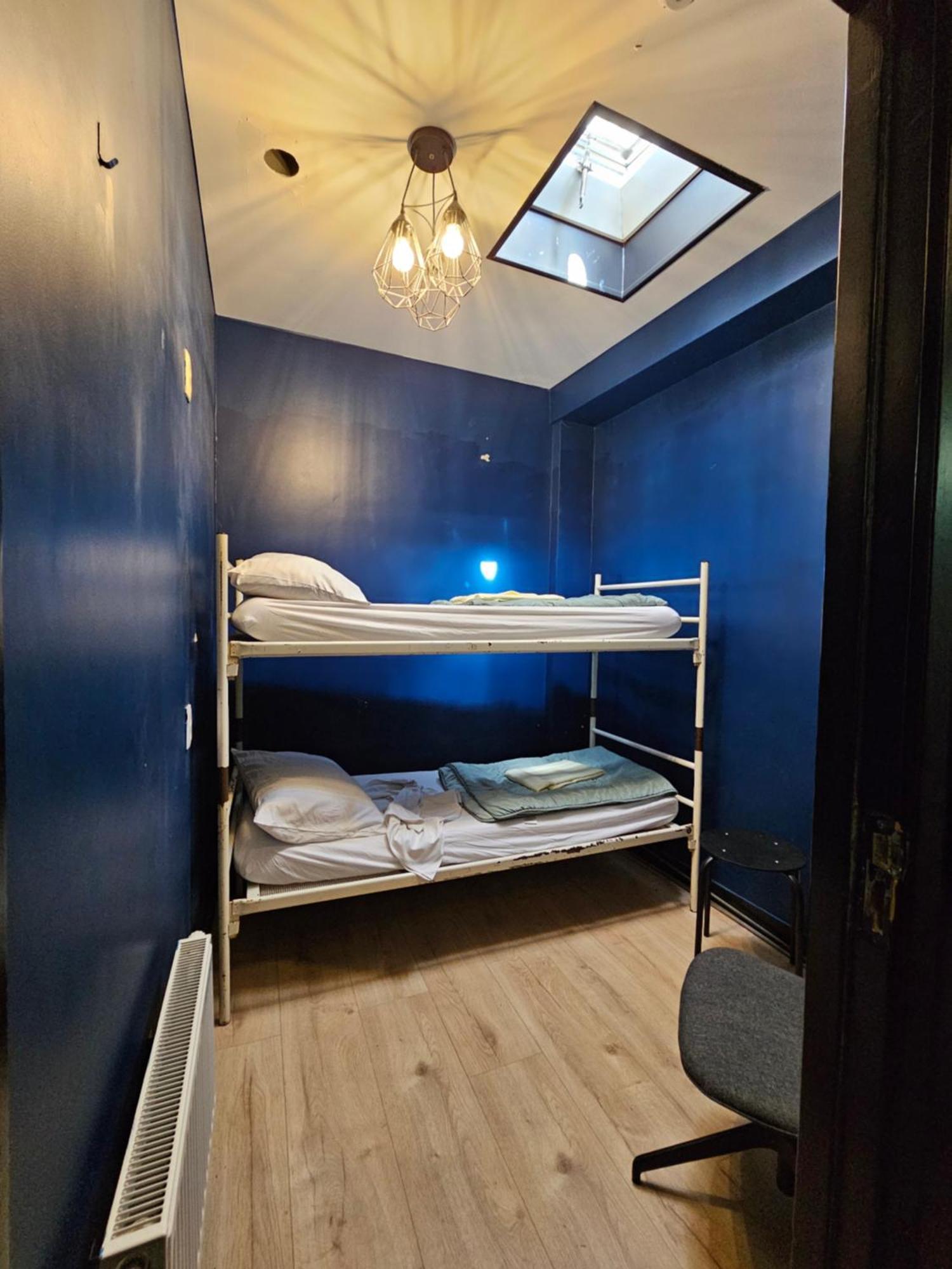 Crossroads Hostel Amsterdam *