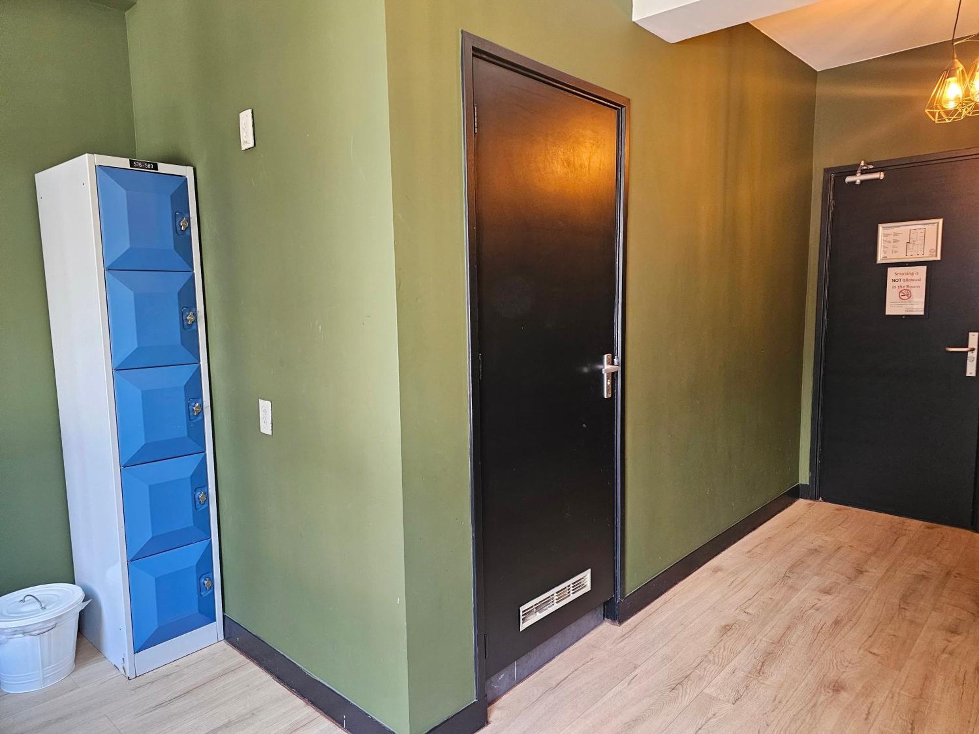 Crossroads Hostel Amsterdam Hostal *