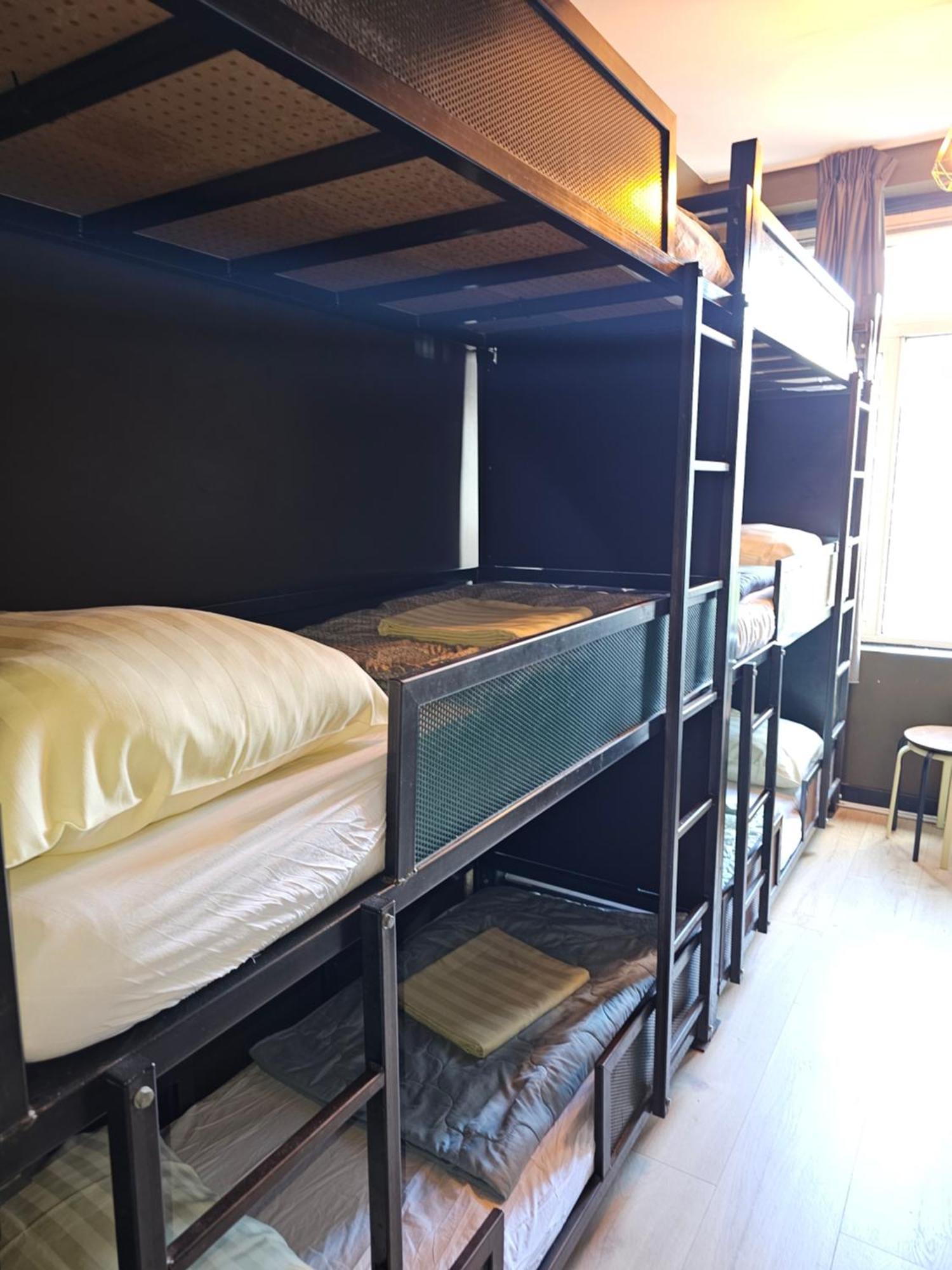 Crossroads Hostel Amsterdam Hostal *