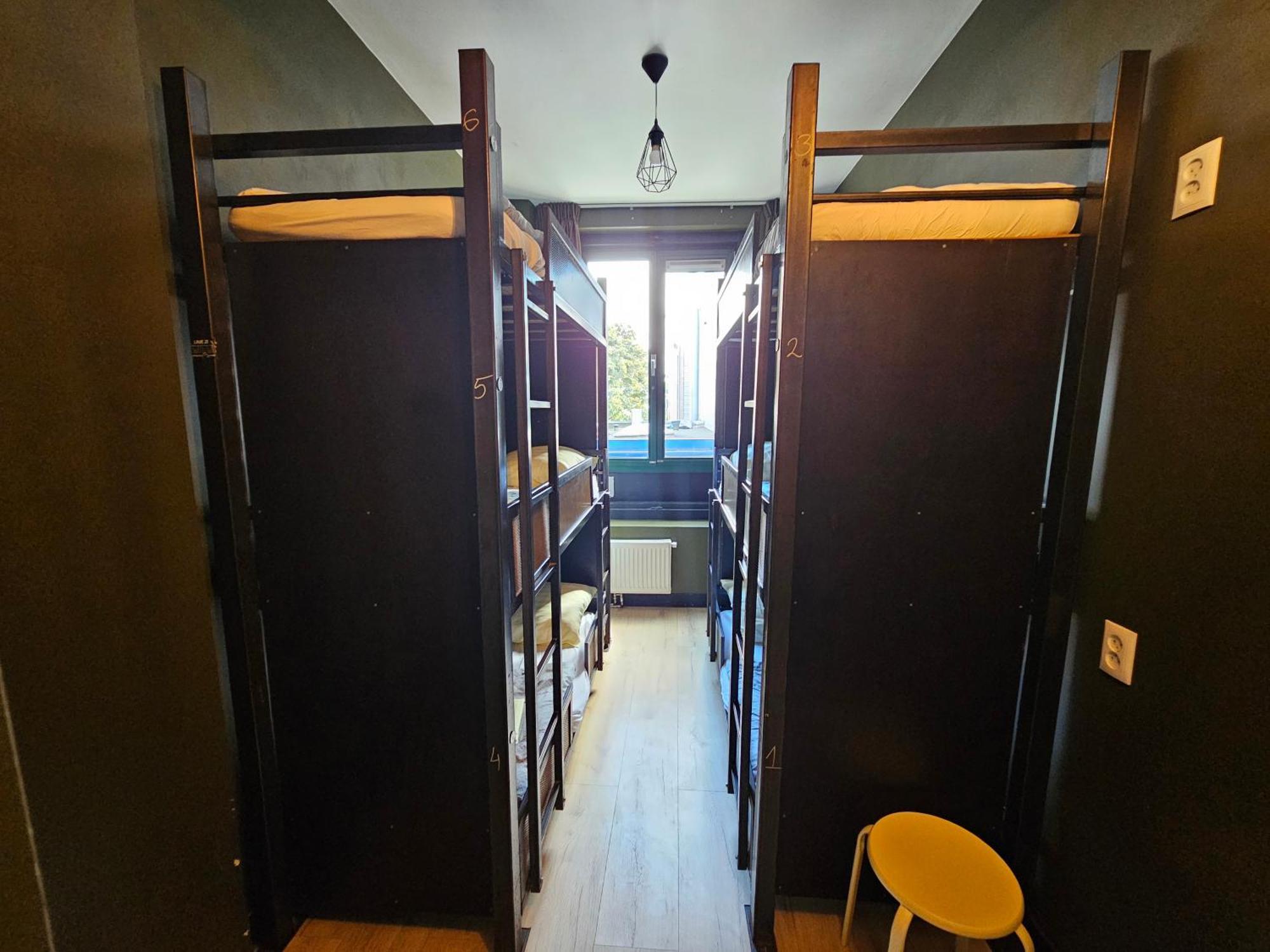 Crossroads Hostel Amsterdam Hostal *